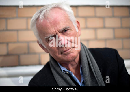 Fotografo tedesco Jim Rakete posa per fotografie duirng l'apertura della sua mostra "stand der Dinge' ('State degli affari") di Braunschweig, Germania, 04 novembre 2012. La mostra presso il Museo della città di Braunschweig è aperto dal 04 novembre fino al 02 dicembre. Foto: Emily Wabitsch Foto Stock