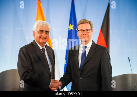 Berlino, Germania.10 aprile 2013. Incontro bilaterale tra il Ministro degli esteri tedesco Guido Westerwelle e il suo omologo indiano Salman Khurshid. Credito Credito: Gonçalo Silva/Alamy Live News. Foto Stock