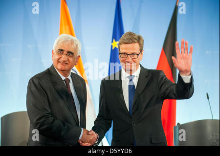 Berlino, Germania.10 aprile 2013. Incontro bilaterale tra il Ministro degli esteri tedesco Guido Westerwelle e il suo omologo indiano Salman Khurshid. Credito Credito: Gonçalo Silva/Alamy Live News. Foto Stock