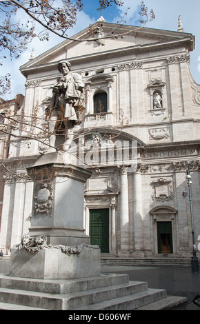 Roma, Italia. La Chiesa Nuova Chiesa fondata da San Filippo Neri nel centro storico quartiere della città. Foto Stock