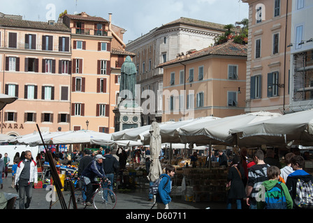 Roma, Italia. Una vista di Campo de' Fiori nel Centro Storico. 2013. Foto Stock