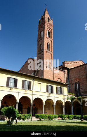 La chiesa di San Francesco a Pisa, Italia, progettata da Giovanni di Simone, costruiti dopo il 1276. Foto Stock