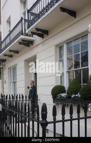 Londra, Regno Unito. Il 10 aprile 2013. Marco Thatcher parla ai media al di fuori del quartiere di Belgravia home del suo recentemente scomparso baronessa madre Margaret Thatcher, giorni dopo la sua morte da una corsa all'età 87. Il suo annuncio è stato fatto al di fuori del suo Chester Square casa che è stata la signora Thatcher's home dal 1991 fino a quando non si trasferì nell'hotel Ritz di Londra a Natale a seguito di un'operazione. Credito: Richard Baker / Alamy Live News Foto Stock