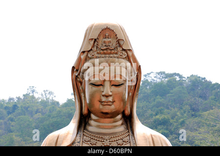 La divinità cinese scultura di Guan Yin,di ottone. Foto Stock