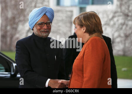 Germania, Berlino, 10 aprile 2013. Il cancelliere tedesco Angela Merkel si compiace Manmohan Singh, Primo Ministro indiano, per una cena in onore del Primo Ministro indiano Manmohan Singh presso la cancelleria di Berlino. Il secondo governo Indian-German consultazioni abbiano luogo nei prossimi giorni a Berlino. Foto Stock