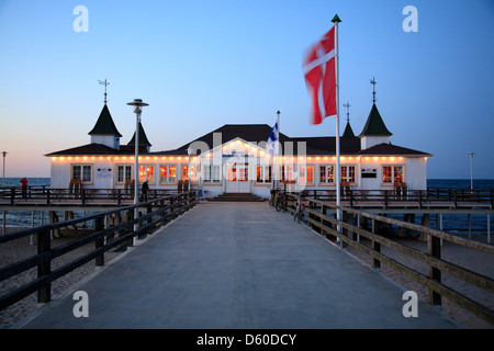 Ahlbeck pier, isola di Usedom, Mar Baltico, Meclemburgo-Pomerania, Germania Foto Stock