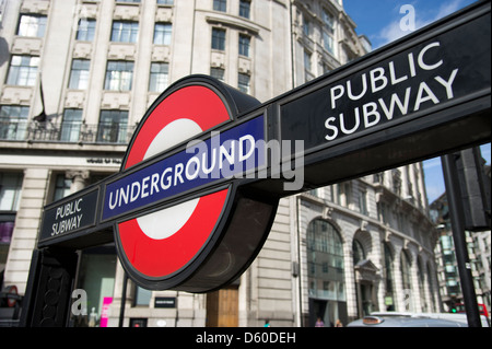 La metropolitana di Londra segno, London, Regno Unito Foto Stock