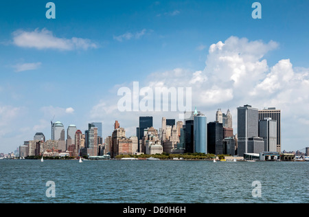 Downtown Skyline di Manhattan senza l'ex World Trade Center attraverso il fiume Hudson, New York City Foto Stock