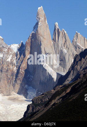 La parte superiore della torre di granito del Cerro Torre. Parco nazionale Los Glaciares. El Chaltén, Argentina. Foto Stock