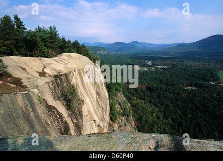 Elk281-1478 New Hampshire, White Mountains, Mt Washington Valley dalla Cattedrale scogliere di battuta Foto Stock