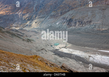 Il ghiacciaio Pasterze vicino Grossglockner con laghi formata dalla fusione del ghiaccio morto laghi. Austria. Foto Stock