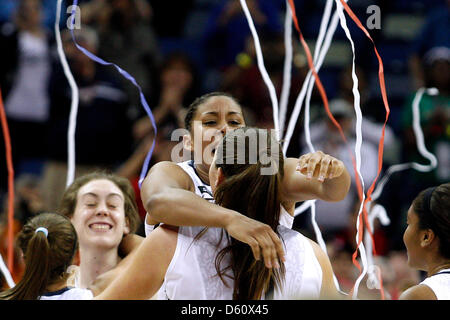 9 aprile 2013 - New Orleans, Louisiana, Stati Uniti d'America - 9 Aprile 2013: Il Connecticut Huskies celebrare dopo aver vinto la finale donne quattro finale tra Connecticut e Louisville a New Orleans Arena di New Orleans, LA. Foto Stock