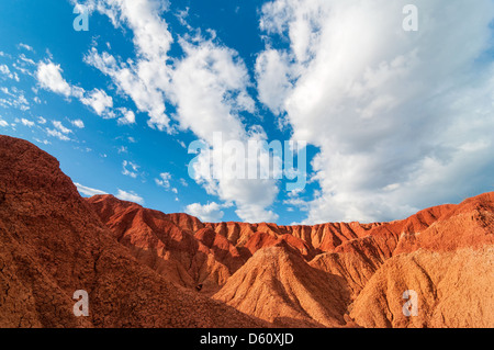 Red Tatacoa Desert in Colombia sotto un bel cielo blu Foto Stock