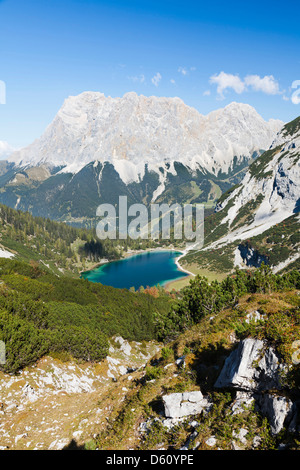 Lermoos, Austria. Montagna Lago Seeben (Seebensee) nel Mieminger montagne durante la caduta. Foto Stock