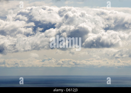 Le nubi concentrate su Frenchmans Bay, Maine Foto Stock