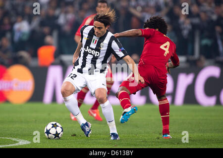 Torino, Italia. Il 10 aprile 2013. Alessandro Matri ( Juventus ), Bonfim Dante (Bayern), 10 aprile 2013 - Calcio : UEFA Champions League quarti di finale 2 gamba match tra Juventus 0-2 Bayern Munchen a Juventus Stadium di Torino, Italia. (Foto di Maurizio Borsari/AFLO/Alamy Live News) Foto Stock