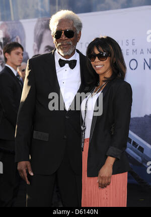 Los Angeles, California, USA. Il 10 aprile 2013. Morgan Freeman & figlia arriva per la premiere del film 'Oblivion' presso il teatro Dolby. (Immagine di credito: credito: Lisa O'Connor/ZUMAPRESS.com/Alamy Live News) Foto Stock