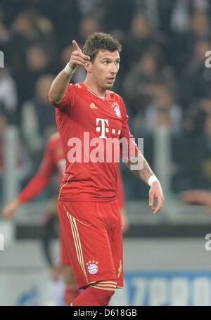 Torino, Italia. Il 10 aprile 2013. Monaco di Baviera Mario Mandzukic gesti durante la UEFA Champions League quarti di finale della seconda gamba partita di calcio tra Juventus Torino e FC Bayern Monaco presso la Juventus Stadium di Torino, 10 aprile 2013. Foto: Andreas Gebert/dpa/Alamy Live News Foto Stock