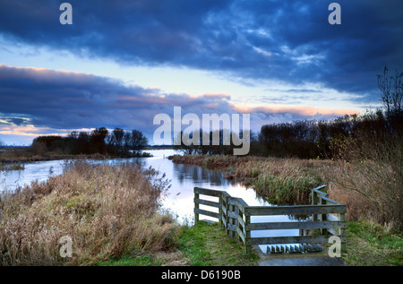 Dicco di legno sul fiume Foto Stock