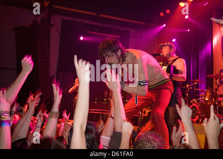 Gogol Bordello a giocare a Melkweg,in Amsterdam. Foto Stock