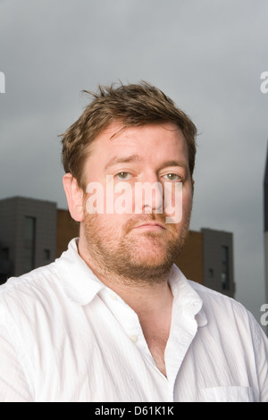 Guy Garvey dalla band inglese il gomito fotografato nella sua casa di Manchester in Inghilterra. Foto Stock