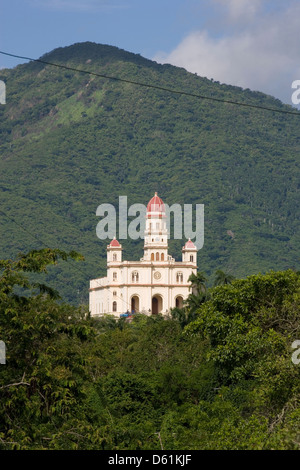 Santiago de Cuba: El Cobre / vista della Basilica de Nuestra Señora de la Caridad del Cobre Foto Stock