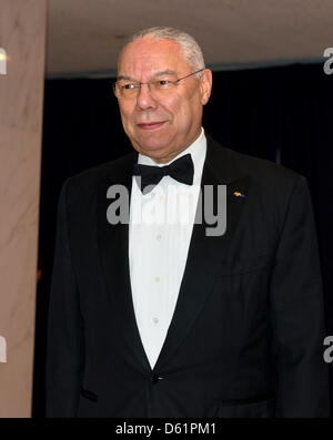 Ex Segretario di Stato statunitense Colin Powell arriva per il 2012 Casa Bianca Associazione corrispondenti cena presso un hotel di Washington DC, USA, il 28 aprile 2012. Foto: Ron Sachs / CNP (ATTENZIONE: Embargo fino al 4:00 il PM EDT, Domenica, 29 Aprile 2012 - assenza di New York o New Jersey o giornali quotidiani nel raggio di 75 miglia da New York City) Foto Stock