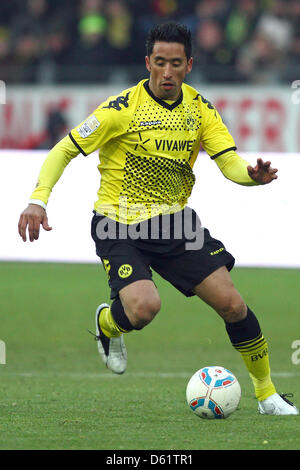 FILE - Un archivio foto datata 11 febbraio 2012 mostra di Dortmund Lucas Barrios giocare la palla durante la Bundesliga partita di calcio tra Borussia Dortmund e Bayer Leverkusen di Dortmund in Germania. Il Borussia Dortmund ha annunciato il 02 maggio 2012 che Barrios lascerà il club e firmare un quattro anni il contratto con il cinese club di calcio Guangzhou Evergrande. Foto: KEVIN KUREK Foto Stock