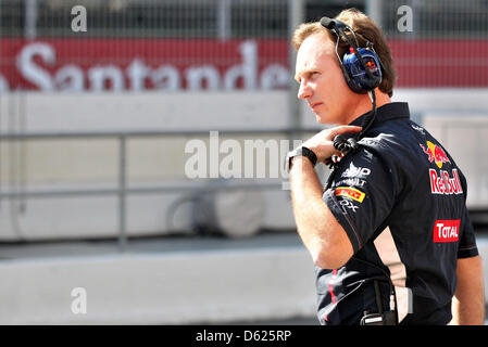 Il team principal della Red Bull, British Christian Horner, è visto durante la prima sessione di prove libere sul circuito di Catalogna a Montmelo vicino a Barcellona, Spagna, 11 maggio 2012. Il Gran Premio di Spagna si svolgerà qui domenica 13 maggio. Foto: Jan Woitas dpa Foto Stock