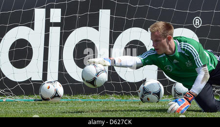 Nazionale tedesco di portiere Marc-andré ter Stegen partecipa a una sessione di prove del team nazionale tedesco all'Andrea Corda stadium di Abbiadori sull isola di Sardegna, Italia, 14 maggio 2012. Il tedesco della nazionale di calcio si sta preparando per il 2012 Campionati Europei. Foto: MARCUS BRANDT Foto Stock