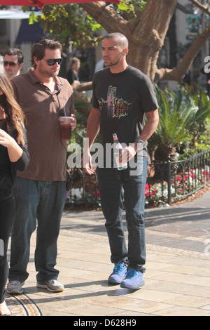 Attore Jesse Williams fa la sua comparsa su " Extra " a Grove in Hollywood Los Angeles, California - 01.02.12 Foto Stock