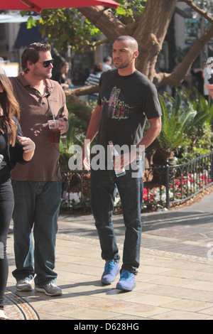 Attore Jesse Williams fa la sua comparsa su " Extra " a Grove in Hollywood Los Angeles, California - 01.02.12 Foto Stock