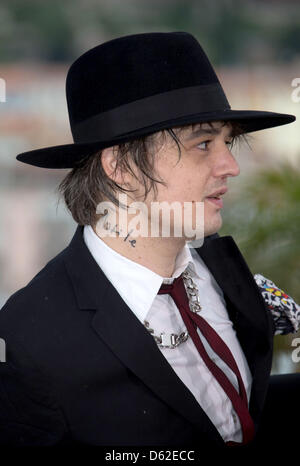 Attore e cantante Pete Doherty pone al photocall di "Confessioni di un figlio del secolo' durante il sessantacinquesimo Cannes Film Festival presso il Palais des Festivals a Cannes, Francia, il 20 maggio 2012. Foto: Hubert Boesl Foto Stock