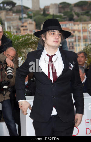 Attore e cantante Pete Doherty pone al photocall di "Confessioni di un figlio del secolo' durante il sessantacinquesimo Cannes Film Festival presso il Palais des Festivals a Cannes, Francia, il 20 maggio 2012. Foto: Hubert Boesl Foto Stock