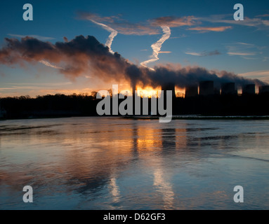 Sunrise a Trento serratura, Nottinghamshire England Regno Unito Foto Stock