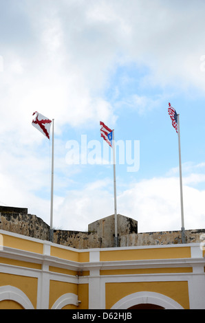 Bandiere a El Morro, Sito Storico Nazionale di San Juan, San Juan, Puerto Rico Foto Stock