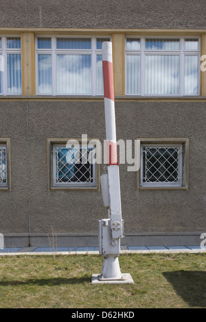 Esterno del 'Haus 1' la sede ministeriale della Stasi polizia segreta comunista nella Germania orientale, della RDT. Costruito nel 1960, il complesso ora noto come la Stasi Museum. .. (Più didascalia nella descrizione) Foto Stock