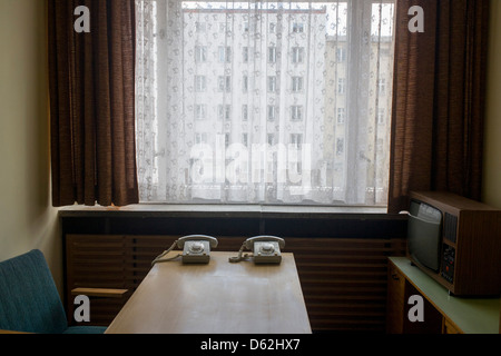 Gli uffici di segreteria per il personale di Erich Mielke, una mostra nella 'Haus 1' la sede ministeriale della Stasi polizia segreta comunista nella Germania orientale, della RDT. .. (Più didascalia nella descrizione) Foto Stock