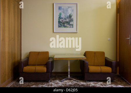 Gli uffici di segreteria per il personale di Erich Mielke, una mostra nella 'Haus 1' la sede ministeriale della Stasi polizia segreta comunista nella Germania orientale, della RDT. .. (Più didascalia nella descrizione) Foto Stock