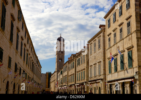 Strada principale Stradun (Placa) nella città vecchia di Dubrovnik, Sito Patrimonio Mondiale dell'UNESCO, Croazia, Europa Foto Stock