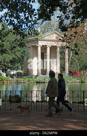 Roma, Italia. Passeggiate nei giardini di Villa Borghese. 2013. Foto Stock