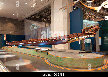 Recipiente Maori in Te Papa Tongarewa museum, Wellington, Nuova Zelanda Foto Stock