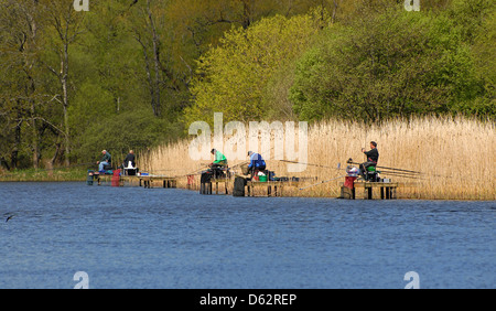 Pesca sul fiume Erne, Lough Erne, Enniskillen County Fermanagh, Irlanda del Nord Foto Stock