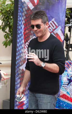 Londra, Regno Unito. 11 aprile 2013. La Gran Bretagna è Got Talent Photocall allâ ICA di Londra. Simon Cowell al lancio di Gran Bretagna Got Talent nuova serie. Credito: Jeff Gilbert /Alamy Live News Foto Stock