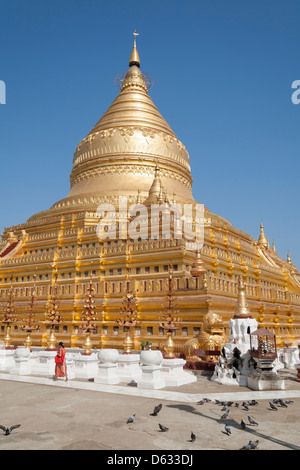 La Pagoda Shwezigon, vicino Wetkyi-in e Nyaung U, Bagan, Myanmar (Birmania) Foto Stock