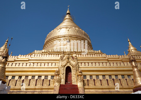 La Pagoda Shwezigon, vicino Wetkyi-in e Nyaung U, Bagan, Myanmar (Birmania) Foto Stock