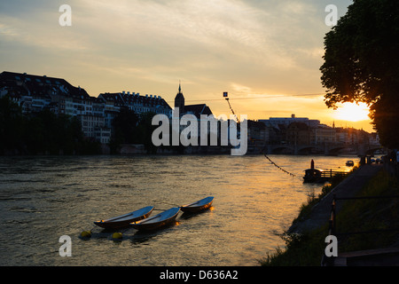 Tramonto sul fiume Reno, Basilea, Svizzera, Europa Foto Stock