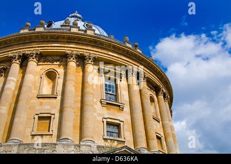 Oxford, Inghilterra, Regno Unito. Radcliffe Camera (originariamente conosciuto come la Radcliffe Library) Radcliffe Square. Foto Stock