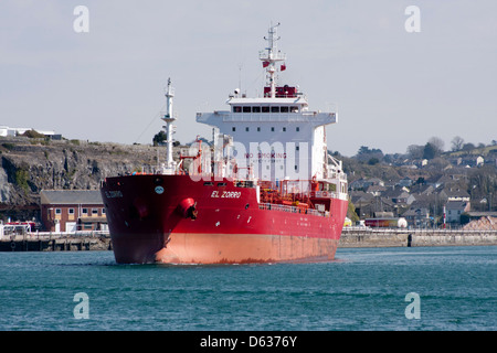 L'olio/chimichiera El Zorro passando attraverso il suono a Plymouth, Devon, Regno Unito. Foto Stock