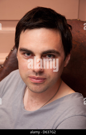 Richard Archer cantante della band inglese Hard Fi fotografato in Soho Londra Inghilterra. Foto Stock